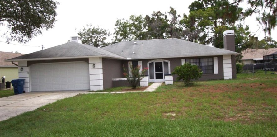 House in Spring Hill, Florida 3 bedrooms, 162.58 sq.m. № 2208747