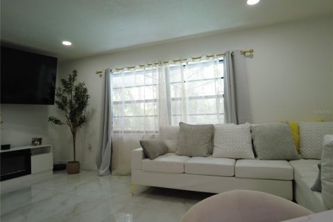 House in Spring Hill, Florida 3 bedrooms, 162.58 sq.m. № 2208747 - photo 19