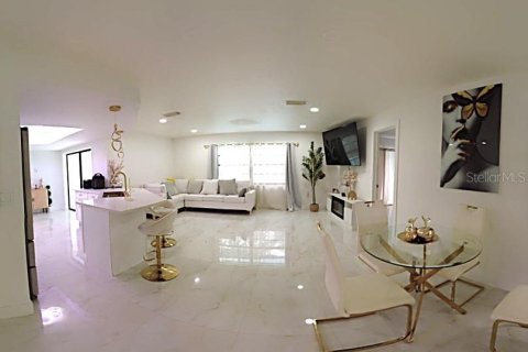 House in Spring Hill, Florida 3 bedrooms, 162.58 sq.m. № 2208747 - photo 9