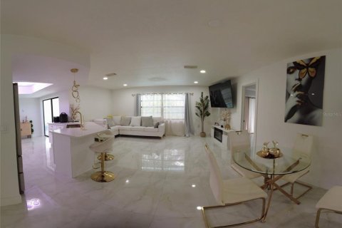 House in Spring Hill, Florida 3 bedrooms, 162.58 sq.m. № 2208747 - photo 14