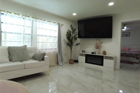 House in Spring Hill, Florida 3 bedrooms, 162.58 sq.m. № 2208747 - photo 15