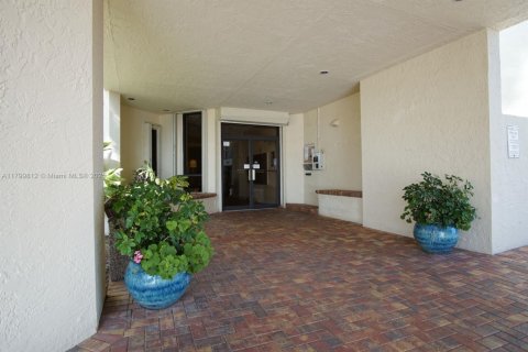 Condo in St. Lucie, Florida, 2 bedrooms  № 1945017 - photo 8