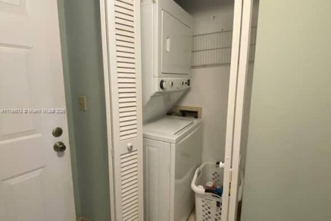 Condo in St. Lucie, Florida, 2 bedrooms  № 1945017 - photo 29
