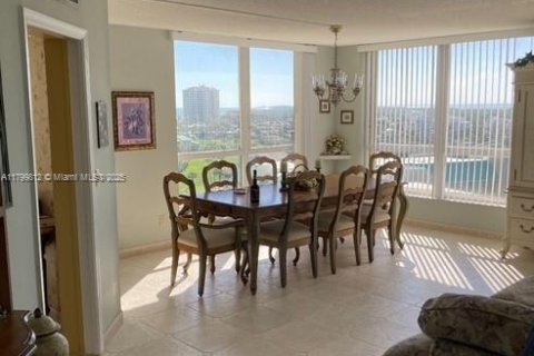 Condo in St. Lucie, Florida, 2 bedrooms  № 1945017 - photo 13