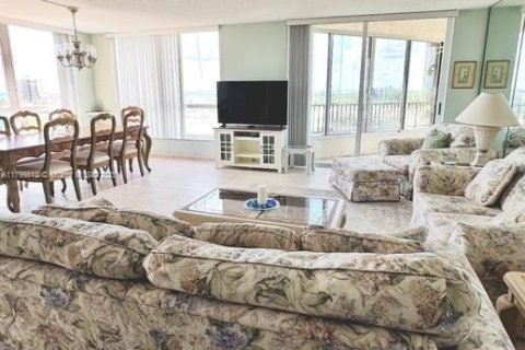 Condo in St. Lucie, Florida, 2 bedrooms  № 1945017 - photo 11