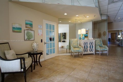 Condo in St. Lucie, Florida, 2 bedrooms  № 1945017 - photo 9