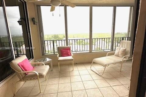 Condo in St. Lucie, Florida, 2 bedrooms  № 1945017 - photo 25