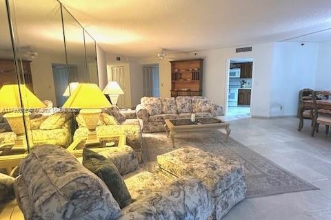 Condo in St. Lucie, Florida, 2 bedrooms  № 1945017 - photo 18