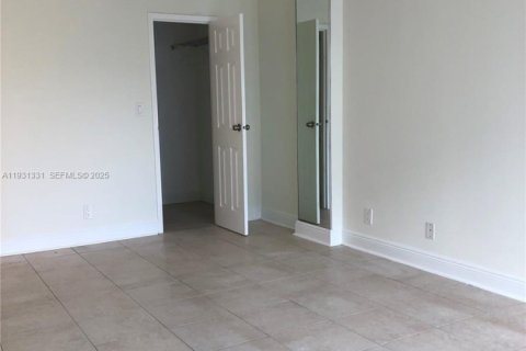 Снять в аренду кондоминиум в Халландейл-Бич, Флорида 2 спальни, 85.84м2, № 1990034 - фото 17