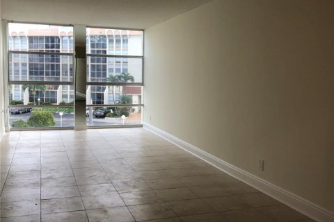 Снять в аренду кондоминиум в Халландейл-Бич, Флорида 2 спальни, 85.84м2, № 1990034 - фото 4