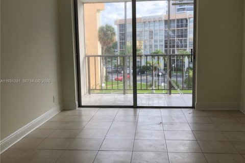 Снять в аренду кондоминиум в Халландейл-Бич, Флорида 2 спальни, 85.84м2, № 1990034 - фото 15