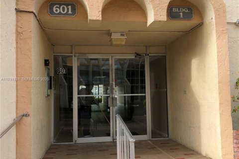 Снять в аренду кондоминиум в Халландейл-Бич, Флорида 2 спальни, 85.84м2, № 1990034 - фото 2