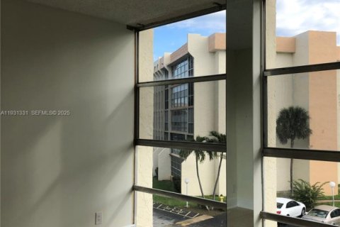 Снять в аренду кондоминиум в Халландейл-Бич, Флорида 2 спальни, 85.84м2, № 1990034 - фото 24