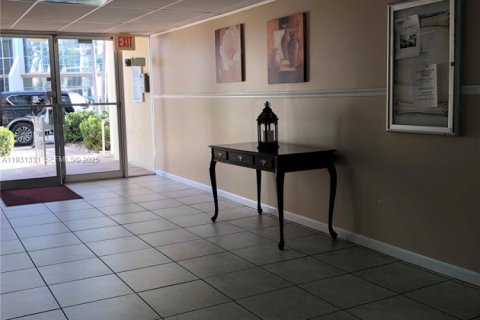 Снять в аренду кондоминиум в Халландейл-Бич, Флорида 2 спальни, 85.84м2, № 1990034 - фото 3