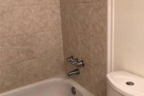 Снять в аренду кондоминиум в Халландейл-Бич, Флорида 2 спальни, 85.84м2, № 1990034 - фото 23