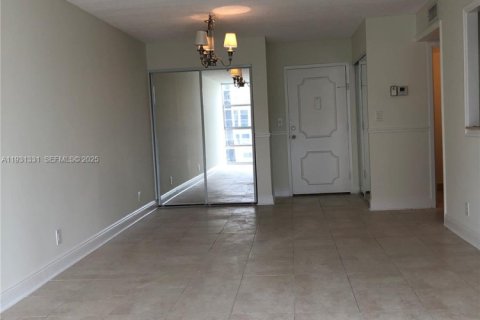 Снять в аренду кондоминиум в Халландейл-Бич, Флорида 2 спальни, 85.84м2, № 1990034 - фото 5