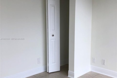 Снять в аренду кондоминиум в Халландейл-Бич, Флорида 2 спальни, 85.84м2, № 1990034 - фото 18