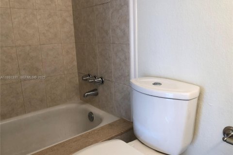 Снять в аренду кондоминиум в Халландейл-Бич, Флорида 2 спальни, 85.84м2, № 1990034 - фото 22