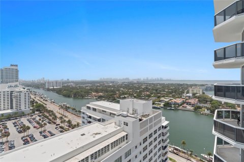 Condominio en alquiler en Miami Beach, Florida, 2 dormitorios, 138.42 m2 № 1672535 - foto 28
