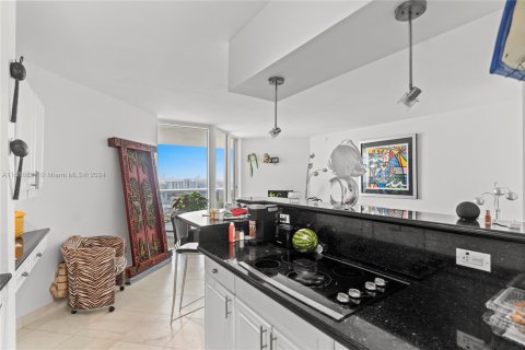 Condominio en alquiler en Miami Beach, Florida, 2 dormitorios, 138.42 m2 № 1672535 - foto 15