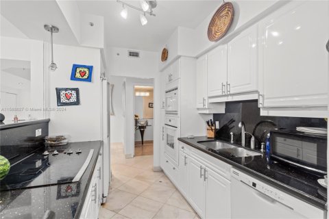 Condominio en alquiler en Miami Beach, Florida, 2 dormitorios, 138.42 m2 № 1672535 - foto 16