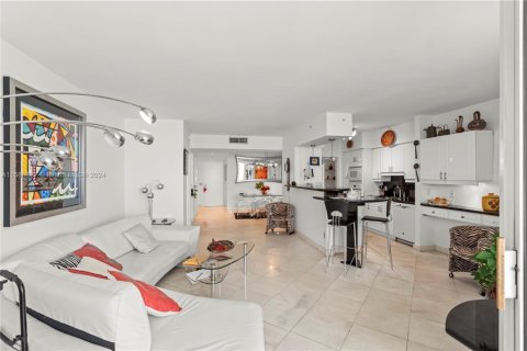 Condominio en alquiler en Miami Beach, Florida, 2 dormitorios, 138.42 m2 № 1672535 - foto 9