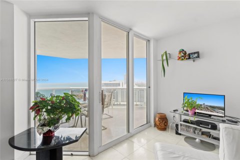 Condominio en alquiler en Miami Beach, Florida, 2 dormitorios, 138.42 m2 № 1672535 - foto 4