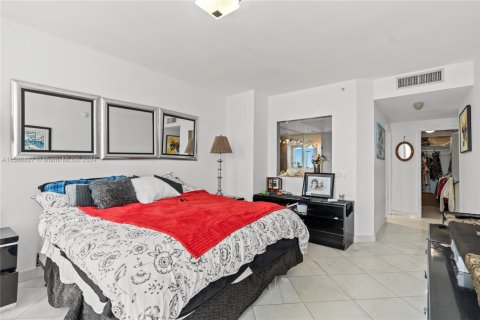 Condominio en alquiler en Miami Beach, Florida, 2 dormitorios, 138.42 m2 № 1672535 - foto 19