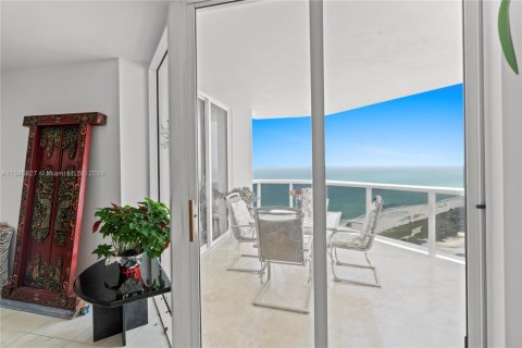 Condominio en alquiler en Miami Beach, Florida, 2 dormitorios, 138.42 m2 № 1672535 - foto 3