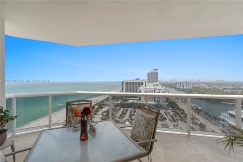 Condominio en alquiler en Miami Beach, Florida, 2 dormitorios, 138.42 m2 № 1672535 - foto 1