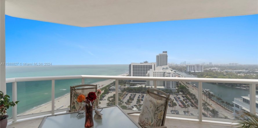 Condominio en Miami Beach, Florida, 2 dormitorios  № 1672535