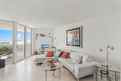 Condominio en alquiler en Miami Beach, Florida, 2 dormitorios, 138.42 m2 № 1672535 - foto 8