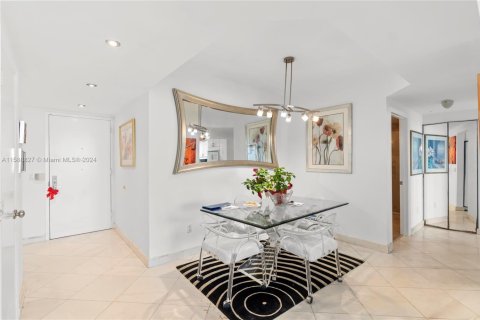 Condominio en alquiler en Miami Beach, Florida, 2 dormitorios, 138.42 m2 № 1672535 - foto 12