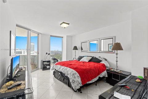 Condominio en alquiler en Miami Beach, Florida, 2 dormitorios, 138.42 m2 № 1672535 - foto 18