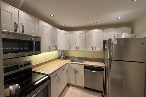 Купить кондоминиум в Авентура, Флорида 1 спальня, 84.82м2, № 1993267 - фото 23