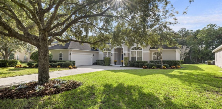 House in Jacksonville, Florida 5 bedrooms, 335.75 sq.m. № 822172