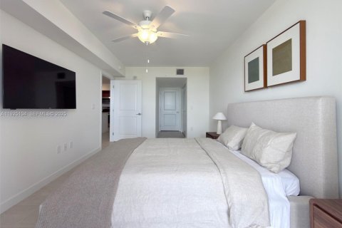 Condo in Sweetwater, Florida, 2 bedrooms № 1983742 - photo 13