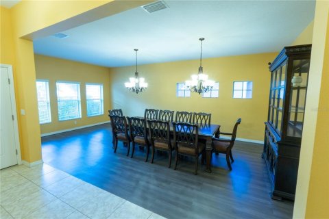 House in New Port Richey, Florida 4 bedrooms, 246.66 sq.m. № 1912722 - photo 17