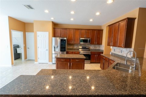 House in New Port Richey, Florida 4 bedrooms, 246.66 sq.m. № 1912722 - photo 27