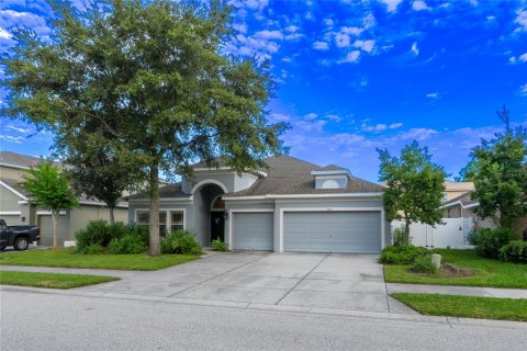 House in New Port Richey, Florida 4 bedrooms, 246.66 sq.m. № 1912722 - photo 2