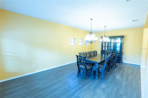House in New Port Richey, Florida 4 bedrooms, 246.66 sq.m. № 1912722 - photo 12