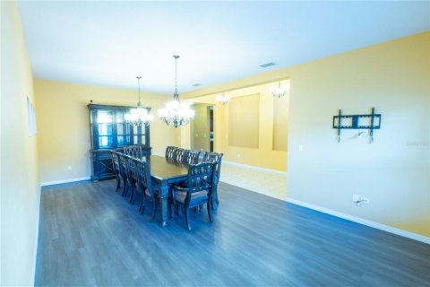 House in New Port Richey, Florida 4 bedrooms, 246.66 sq.m. № 1912722 - photo 13