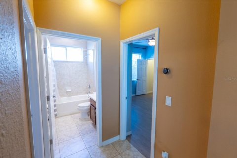 House in New Port Richey, Florida 4 bedrooms, 246.66 sq.m. № 1912722 - photo 30