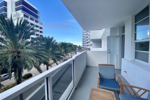 Condo in Miami Beach, Florida, 1 bedroom  № 2010158 - photo 15