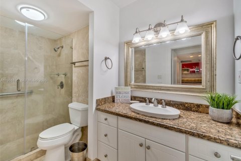 Condo in Miami Beach, Florida, 1 bedroom  № 2010158 - photo 9