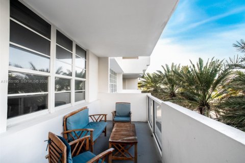 Condo in Miami Beach, Florida, 1 bedroom  № 2010158 - photo 14