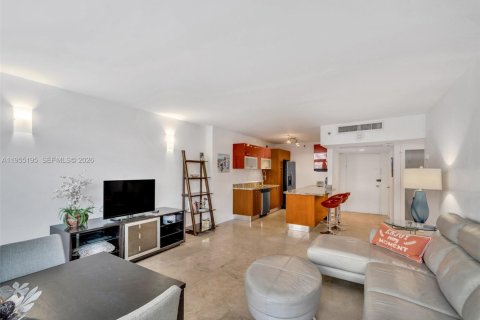 Condo in Miami Beach, Florida, 1 bedroom  № 2010158 - photo 4