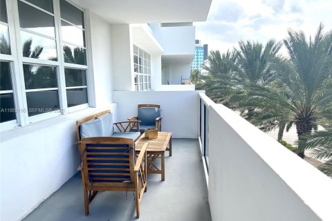 Condo in Miami Beach, Florida, 1 bedroom  № 2010158 - photo 12