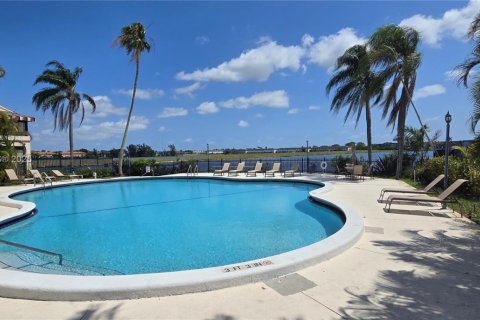 Купить кондоминиум в Майами, Флорида 2 спальни, 90.86м2, № 1942673 - фото 28