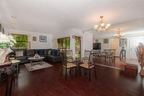 Купить кондоминиум в Майами, Флорида 2 спальни, 90.86м2, № 1942673 - фото 4